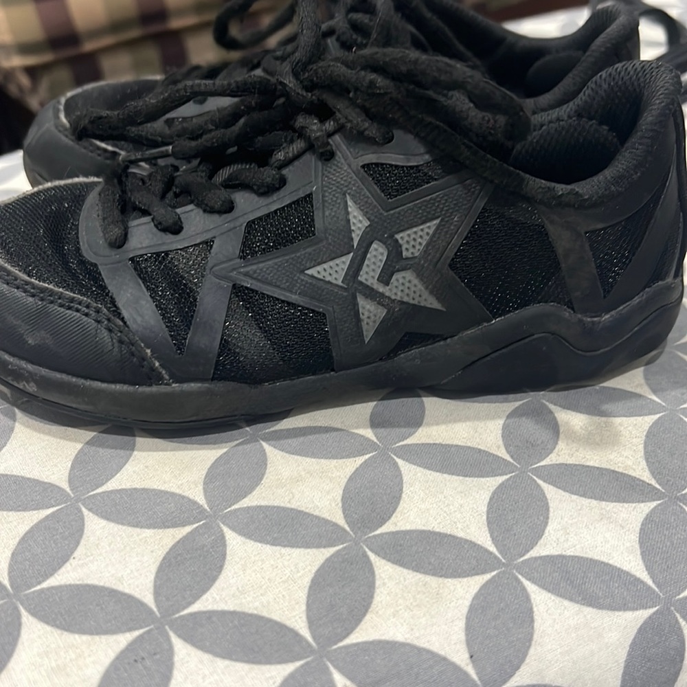 Rebel ruthless cheer shoes youth